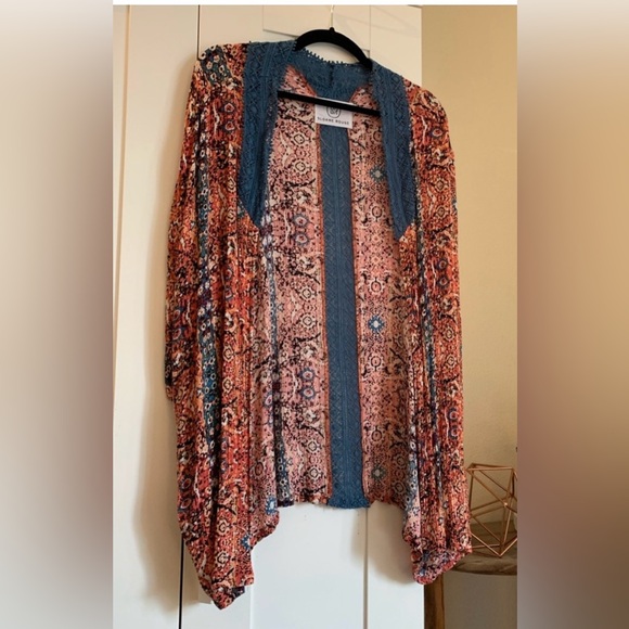Sloane Rouge Anthropologie NWT Boho Kimono w/ Blue Crochet Lace Trim Size M/L - Picture 3 of 9